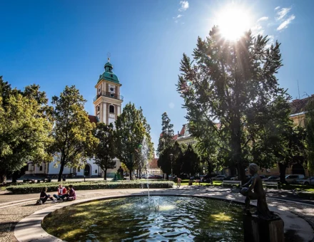 Slomškov trg in stolna cerkev sv. Janeza Krstnika